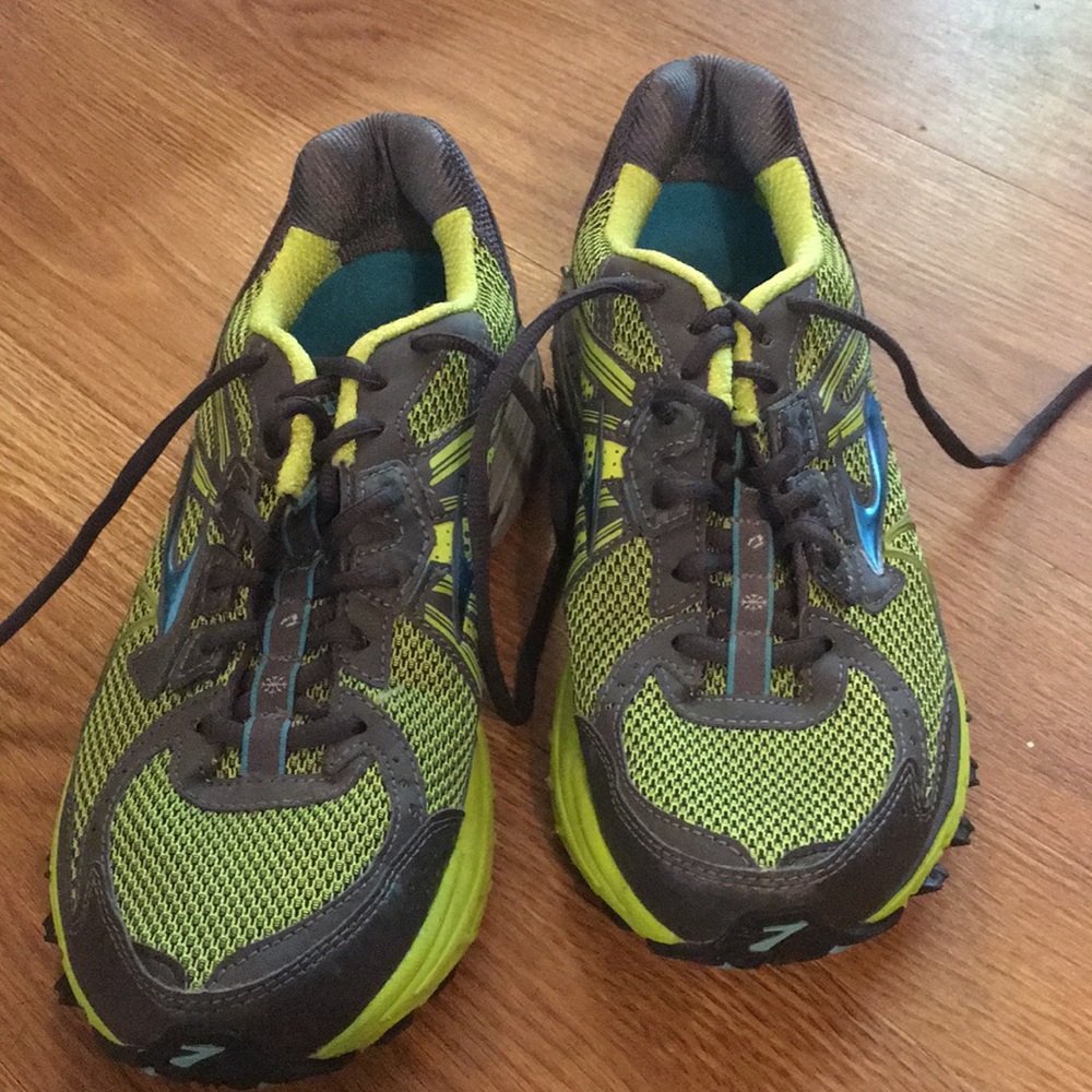 - Brooks adrenaline asr women’s size 10